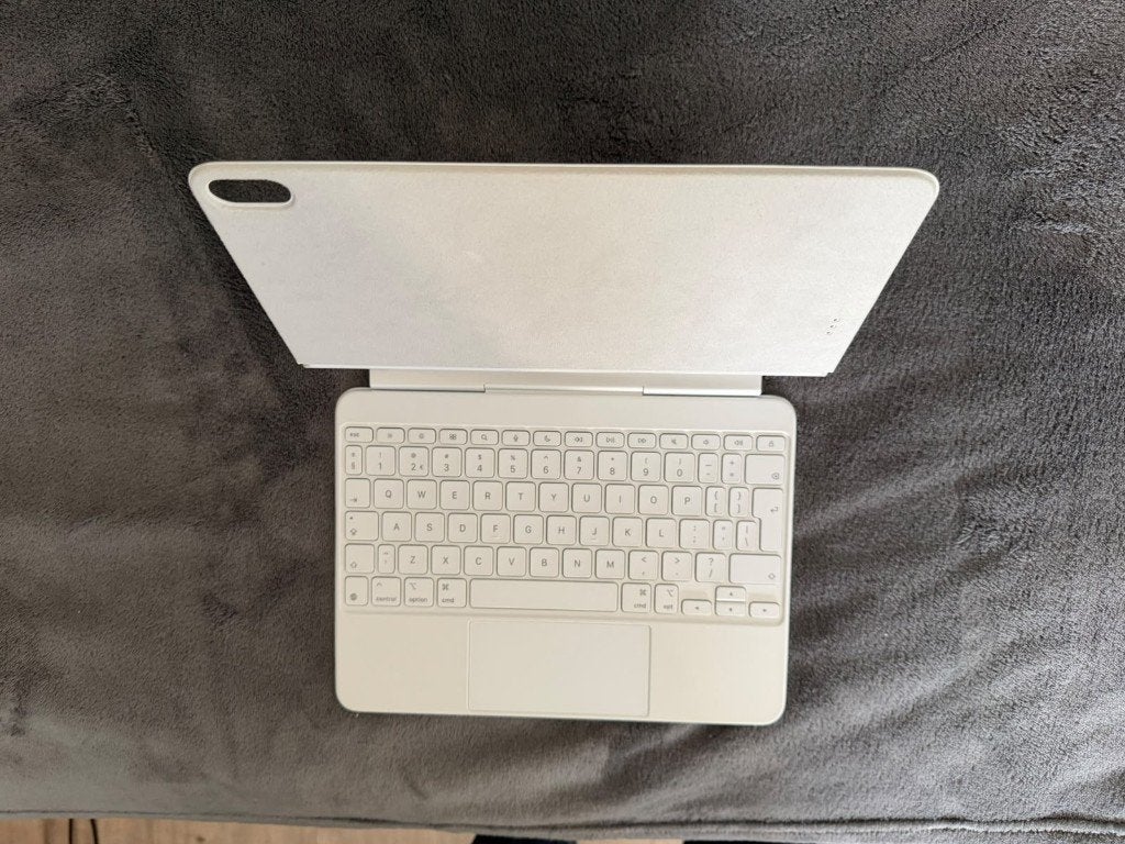 Foto 6 van iPad Air M2 2024 128GB SpaceGray + MagicKeyboard&PencilPro