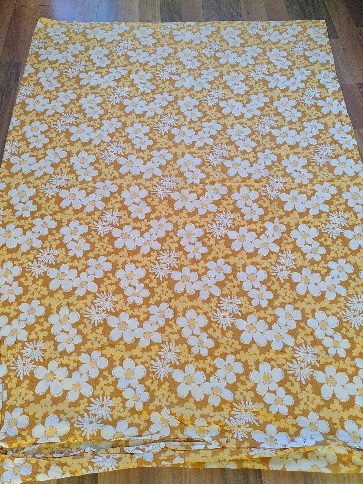 Vintage stof, overtrek geel/wit, Vintage, Retro, Bloemenprint, Wit, Zo goed als nieuw, 150 tot 200 cm
