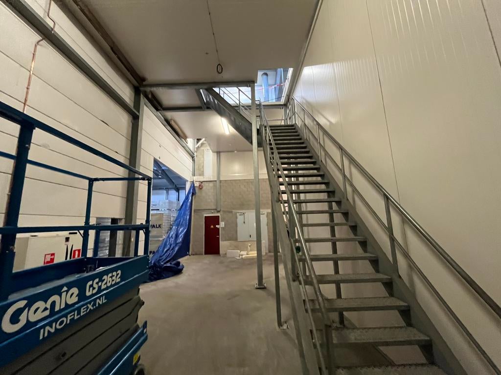 Op maat gemaakte stalen trappen, Doe-het-zelf en Verbouw, Ladders en Trappen, Ophalen of Verzenden, Zo goed als nieuw, 2 tot 4 meter