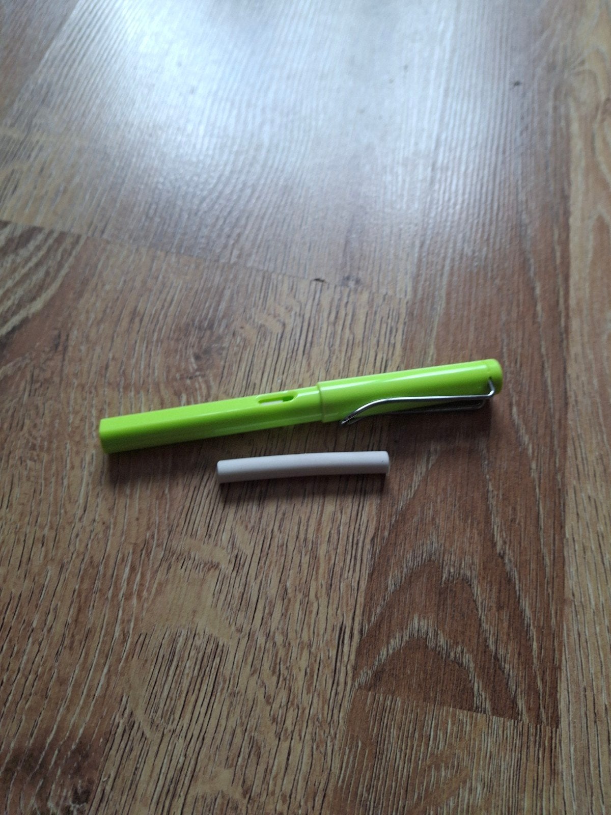 Speciale potlood met gum erin + een extra gum, Verzamelen, Pennenverzamelingen, Ophalen, Nieuw, Vulpen, Overige merken