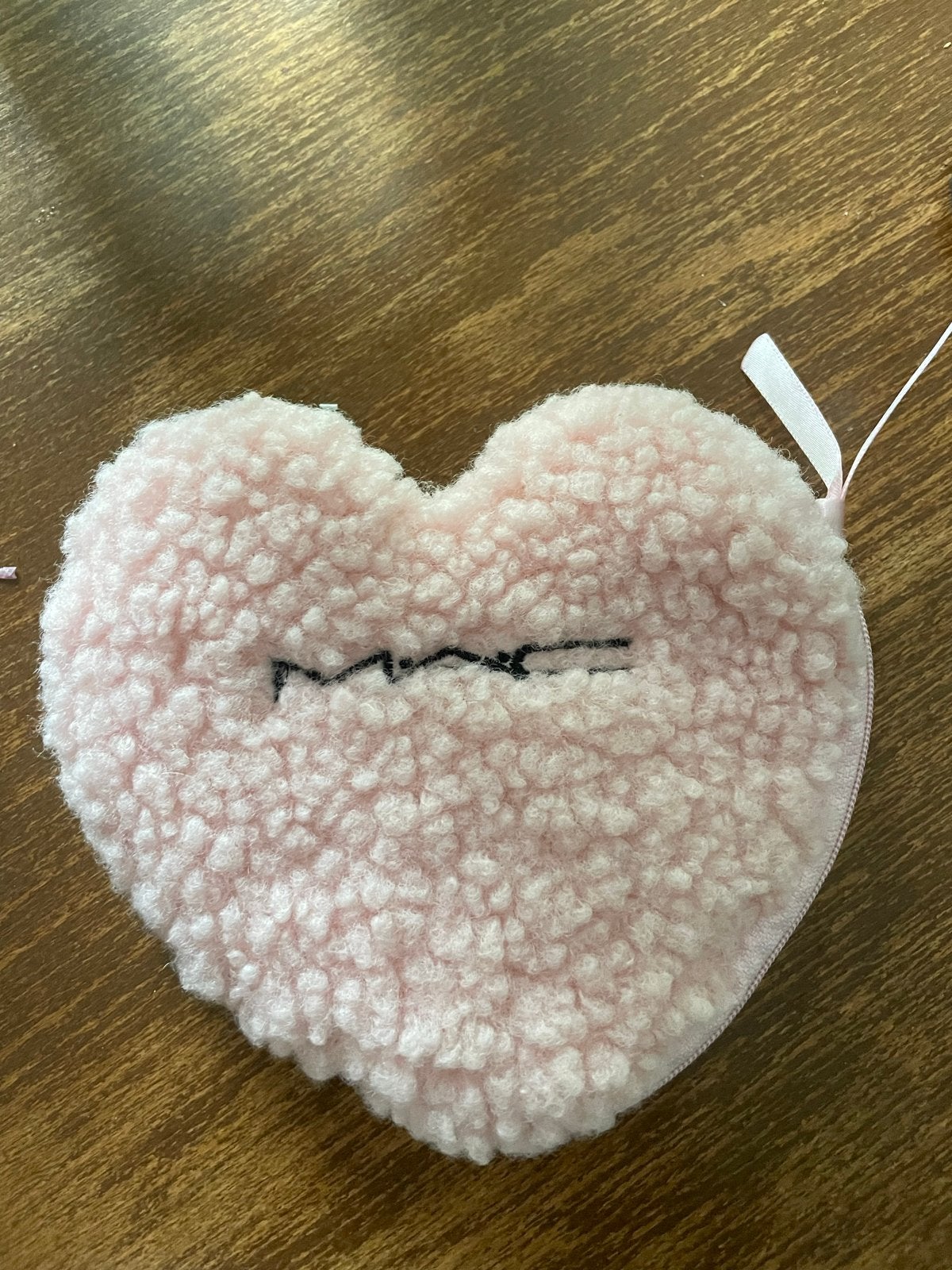 MAC Roze Hartvormig Etui - Zacht en Stijlvol, Ophalen of Verzenden, Zo goed als nieuw, Roze, Softcase