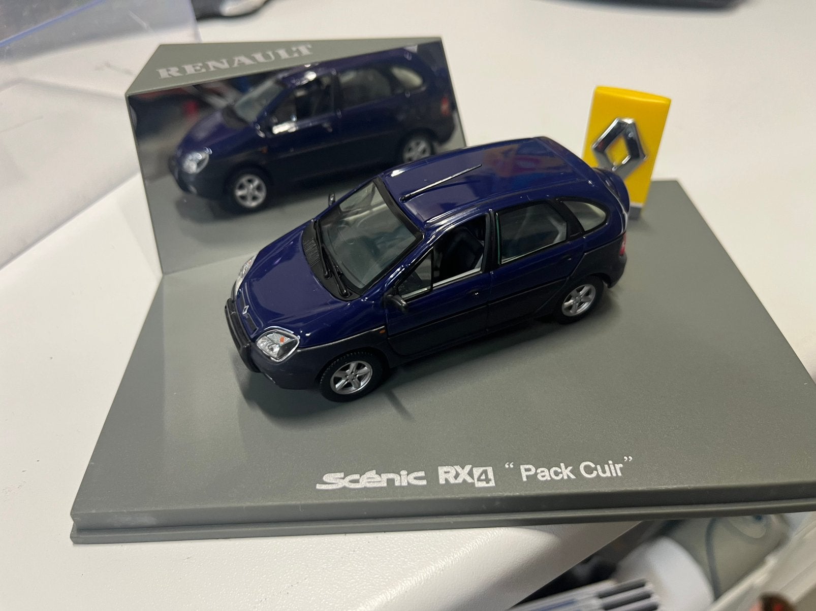Renault Megane Senic RX4 nieuw in vitrine case, Ophalen of Verzenden, Nieuw, Auto, Overige merken