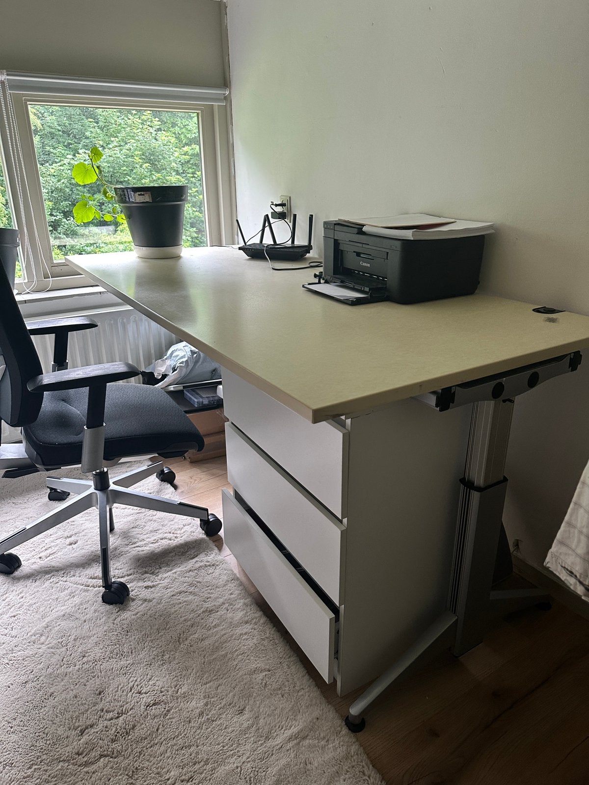Bureau met bureaustoel, Ophalen, Zo goed als nieuw
