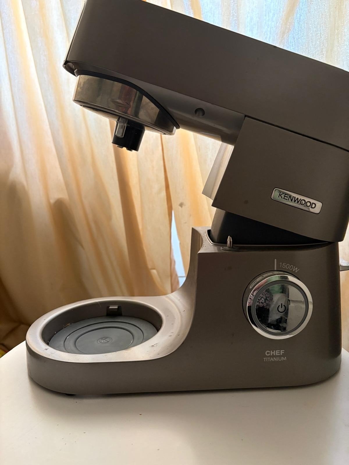 Kenwood Chef Titanium Keukenmachine 1500W, Witgoed en Apparatuur, 4 liter of meer, Ophalen, Gebruikt, 3 snelheden of meer
