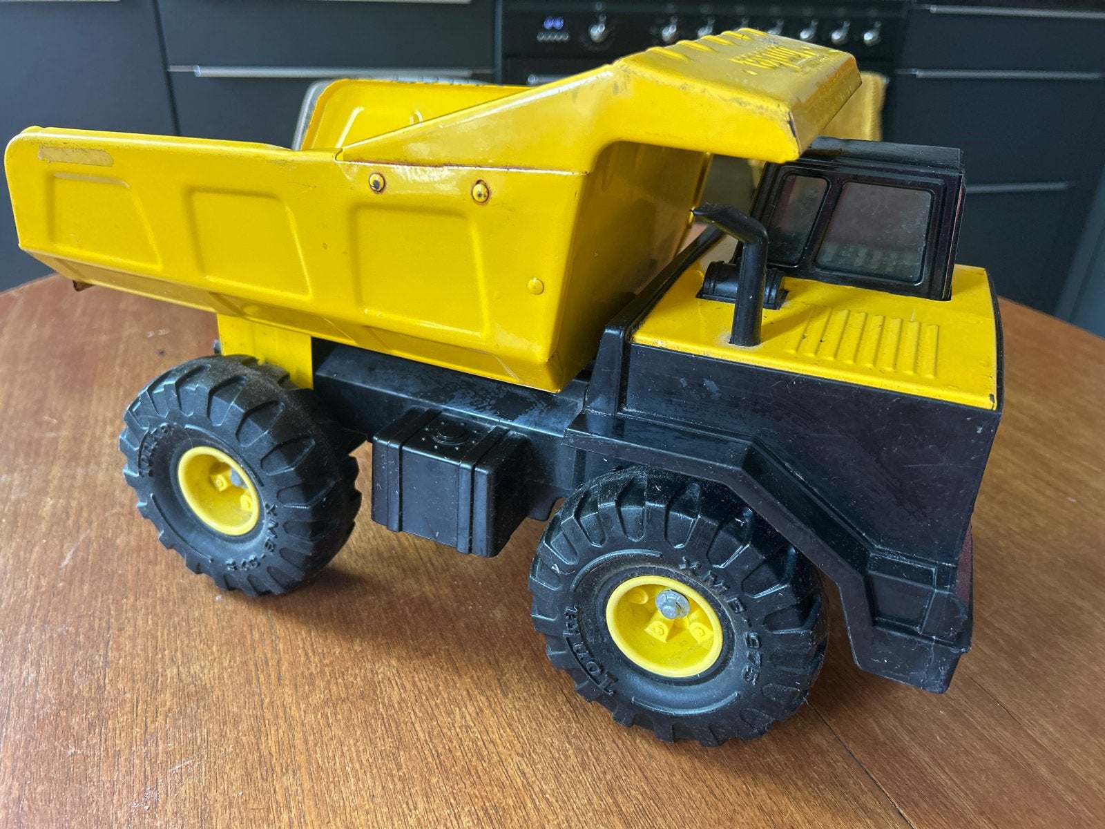 Vintage Tonka kiepwagen - Geel en zwart, Kinderen en Baby's, Speelgoed | Speelgoedvoertuigen, Ophalen, Gebruikt