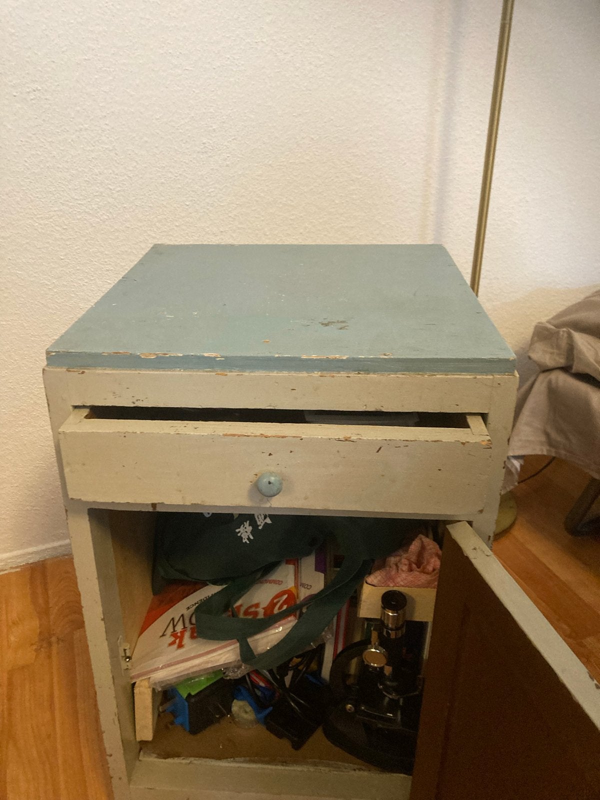 Vintage nachtkastje/kastje met lade 62h.37cmb.37cmd, Antiek en Kunst, Antiek | Meubels | Kasten, Ophalen of Verzenden