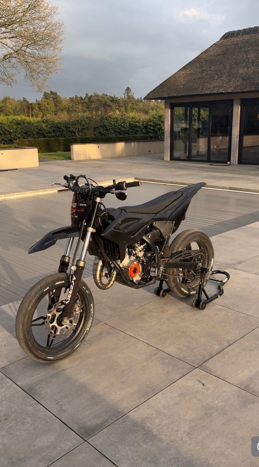 Beta RR 77cc TPR Mortard - Volledig getuned en geflowed, 6 versnellingen, Maximaal 45 km/u, Ophalen of Verzenden, Zo goed als nieuw