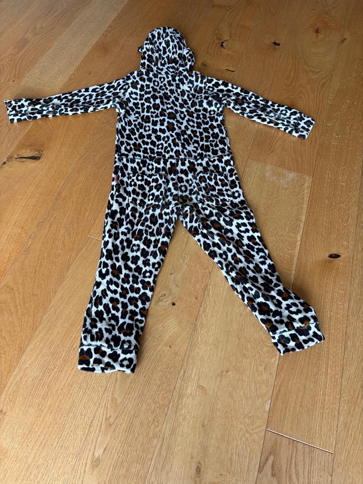 Claesen's Leopard Print Onesie Maat 116/122, Kinderen en Baby's, Kinderkleding | Maat 116, Ophalen, Zo goed als nieuw, Jongen of Meisje