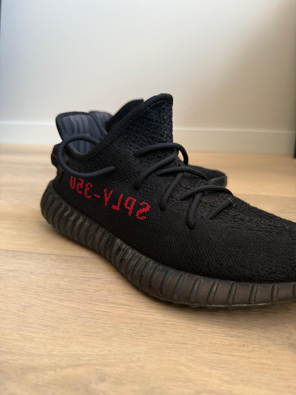 Yeezy 350 incl aankoopbewijs, Zwart, Ophalen of Verzenden, Sneakers of Gympen, Zo goed als nieuw