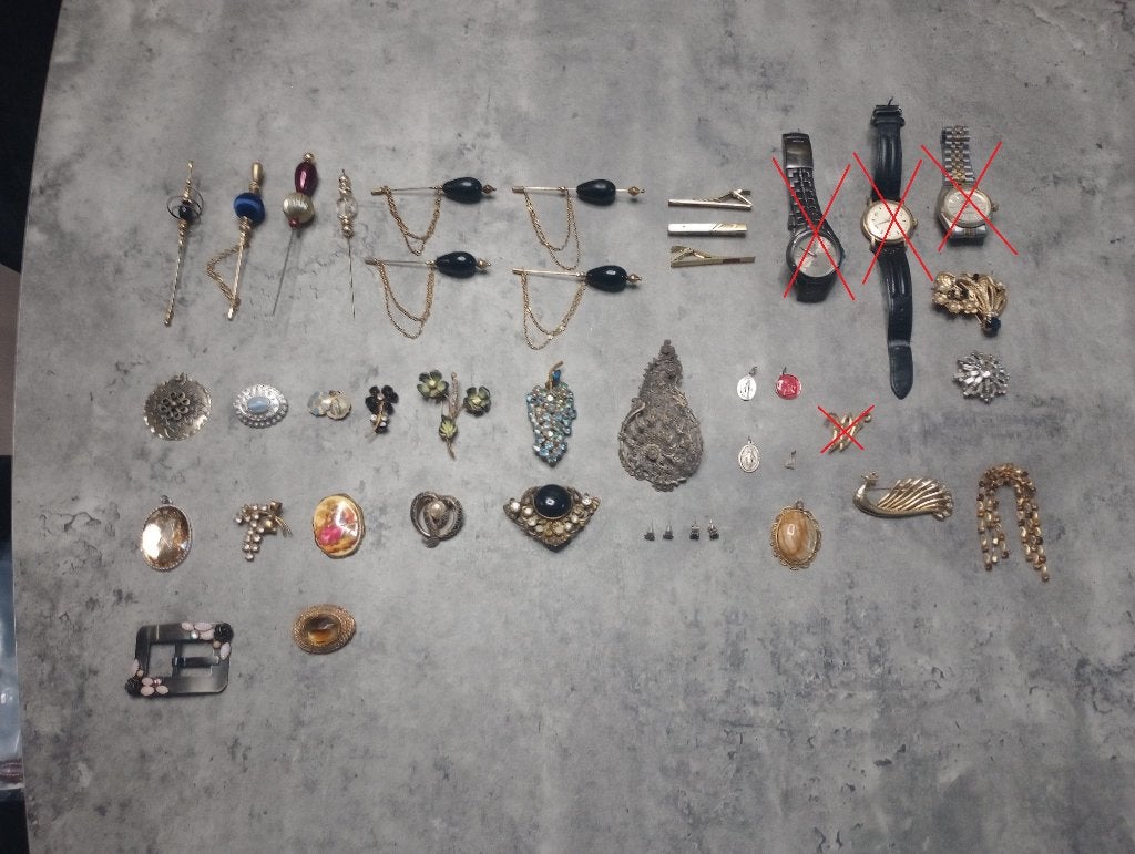 partij sieraden, broches, hangers, oorbellen, dasspelden, ho, Ophalen of Verzenden, Overige kleuren, Overige materialen