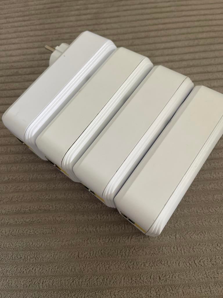 4x Devolo dLAN 1200 Powerline Adapter (DVS 1200), Computers en Software, Powerlines, Zo goed als nieuw, Ophalen of Verzenden