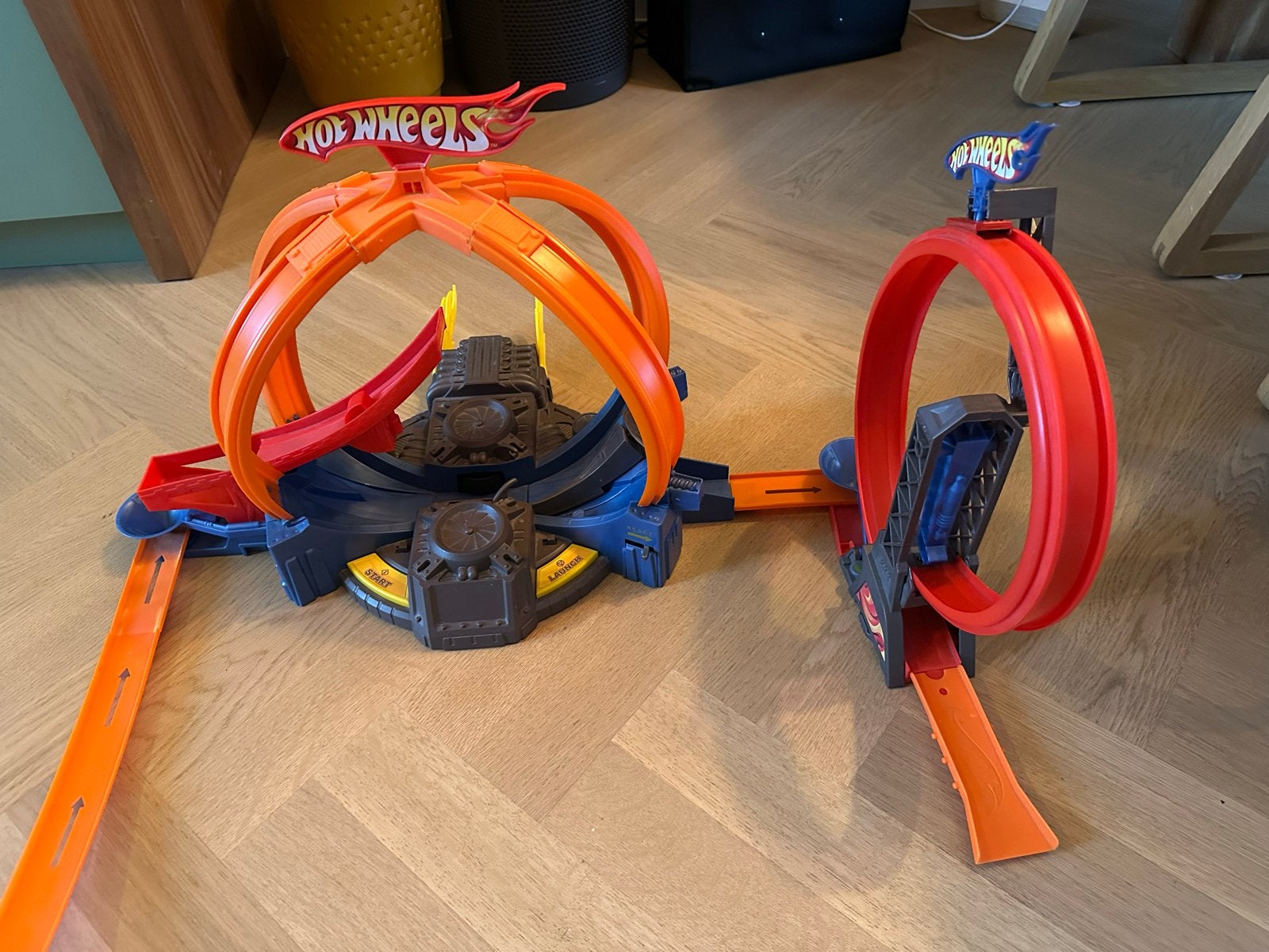 Hot Wheels Racebaan met looping en elektrische aandrijving, Ophalen, Racebaan, Zo goed als nieuw, Hot Wheels