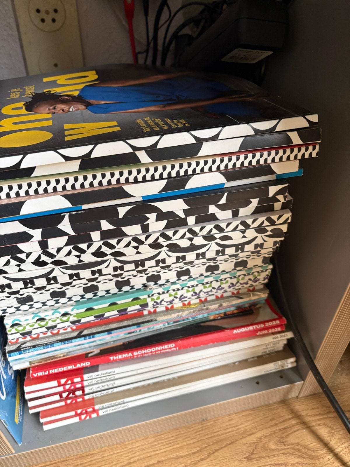 Gratis tijdschriften oneworld en vrij nederland, Boeken, Ophalen, Gelezen, Overige typen