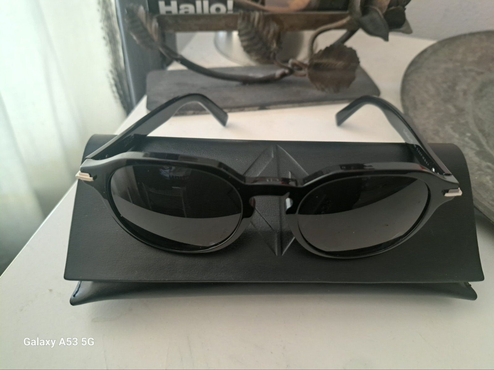 Elegante Dior Zonnebril met Zwart Montuur en Donkere Glazen, Ophalen of Verzenden