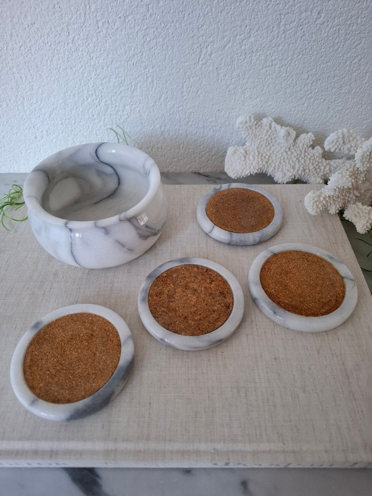Set van 4 marmeren onderzetters met houder, Huis en Inrichting, Woonaccessoires | Onderzetters, Steen/keramiek, Glasonderzetter