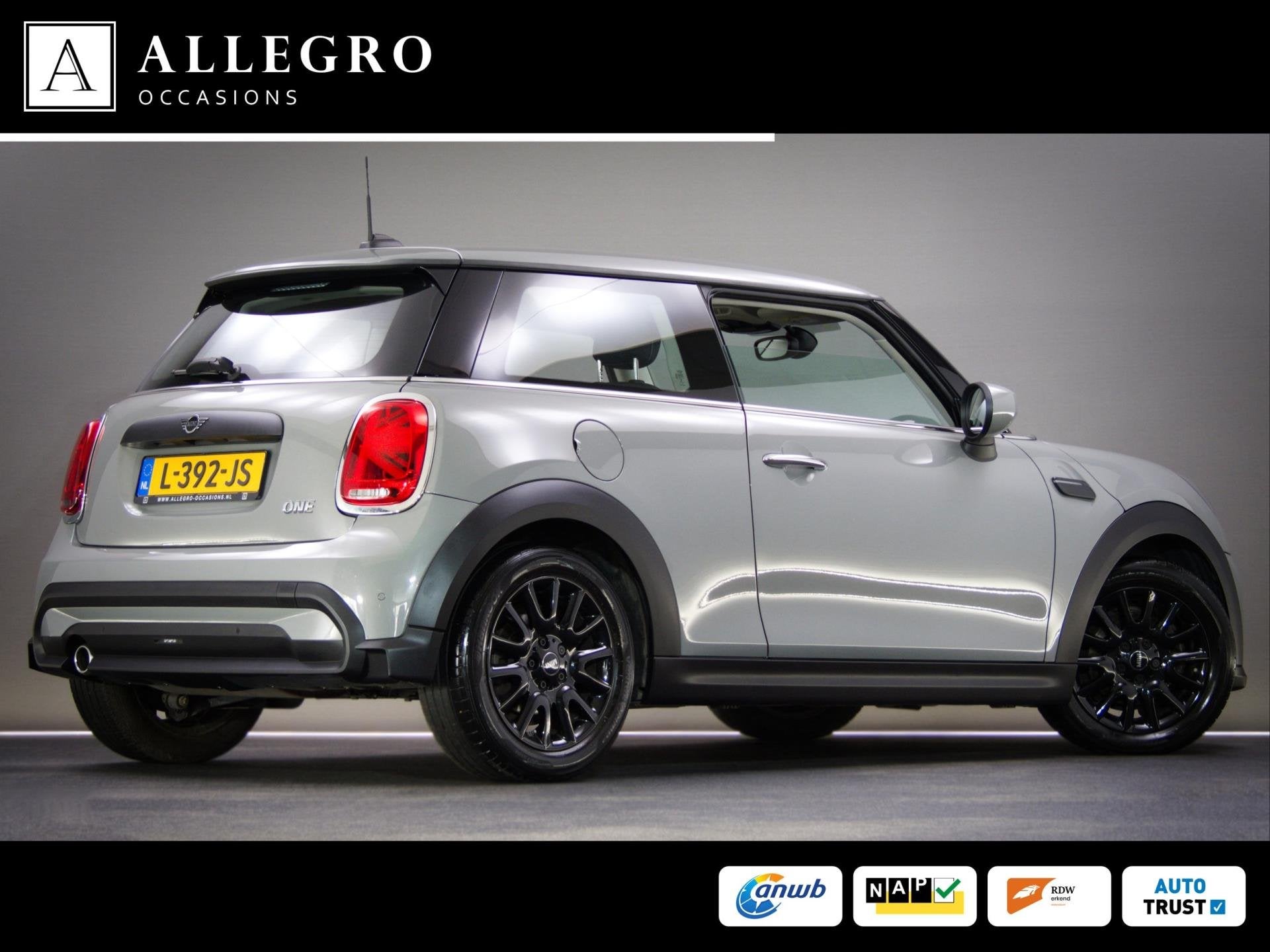Mini One 1.5 Essential (UNION JACK LIGHTS, APPLE CARPLAY/AND, Voorwielaandrijving, Dealer onderhouden, Stof, Gebruikt