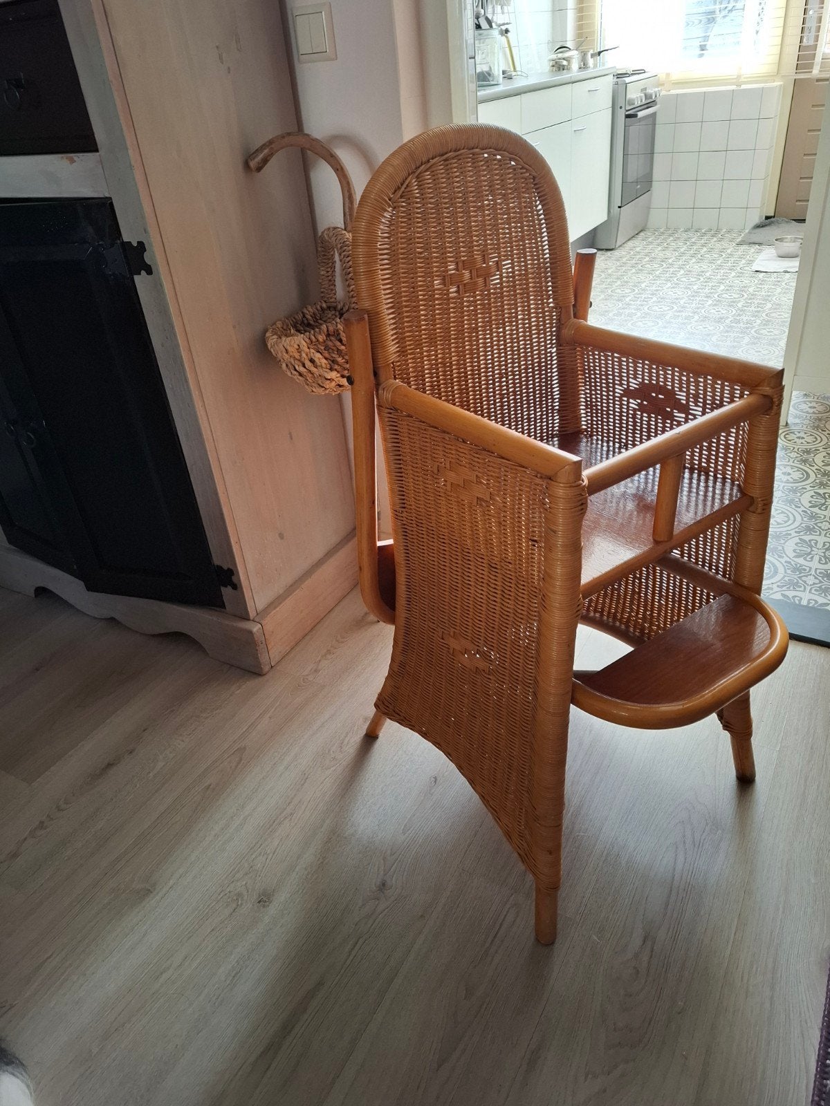 rotan kinderstoel met eetblad, Ophalen, Gebruikt, Bruin, Eén