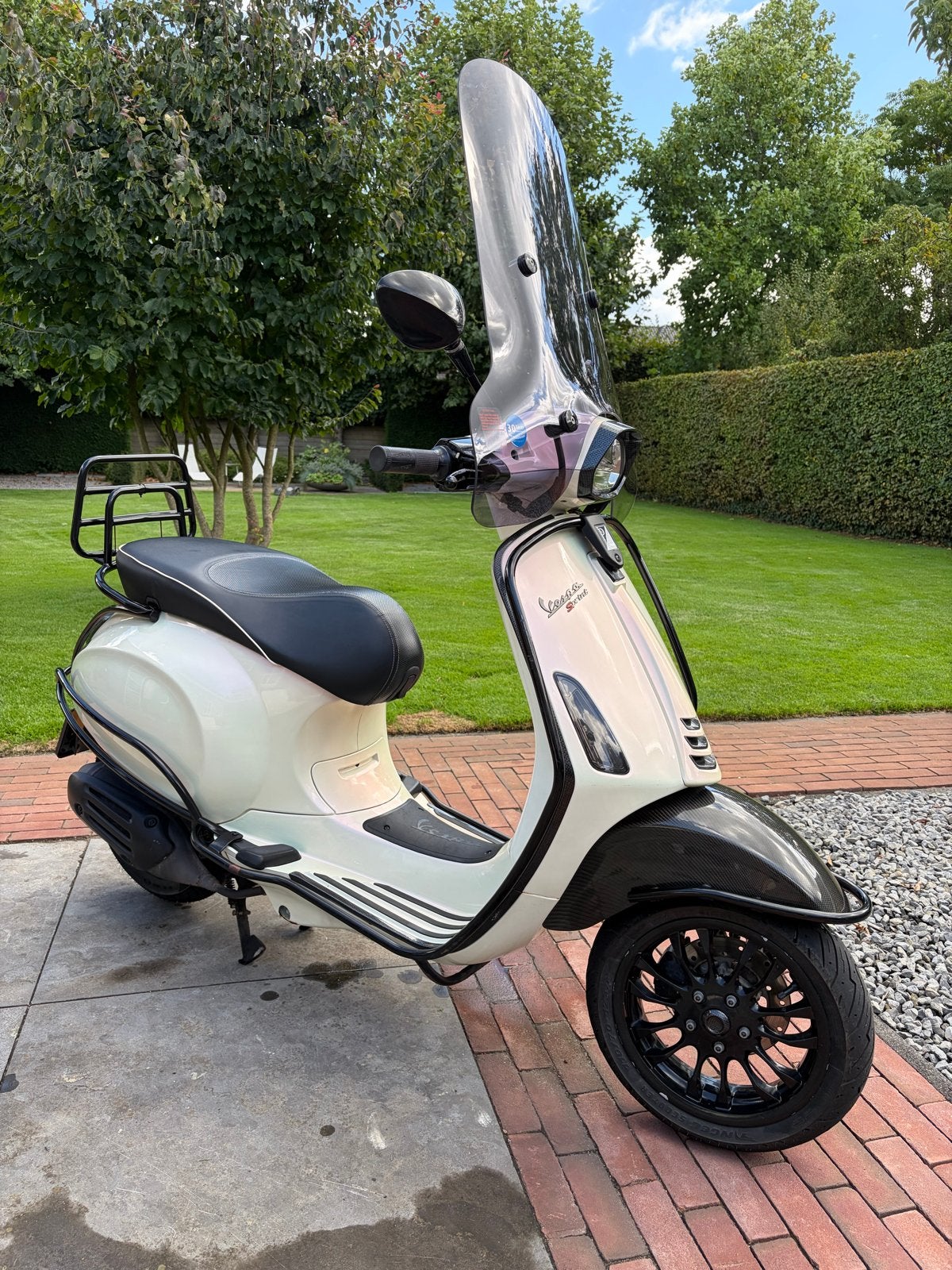 Vespa Sprint 2020 wit parelmoer met carbon, Fietsen en Brommers, Ophalen, Gebruikt, Vespa S, 49 cc