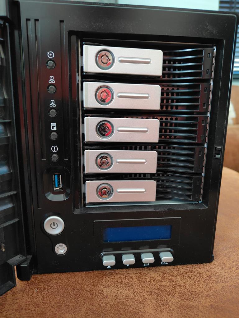 Thecus NAS N5550, Computers en Software, Servers, Ophalen, Zo goed als nieuw, 3 tot 4 Ghz