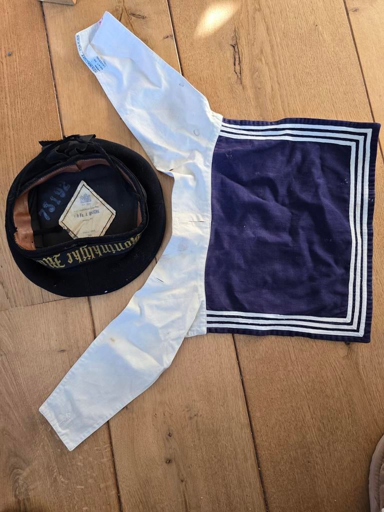 Leuk setje marine kleding, Verzamelen, Militaria | Algemeen, Ophalen of Verzenden, Marine, Nederland, Embleem of Badge
