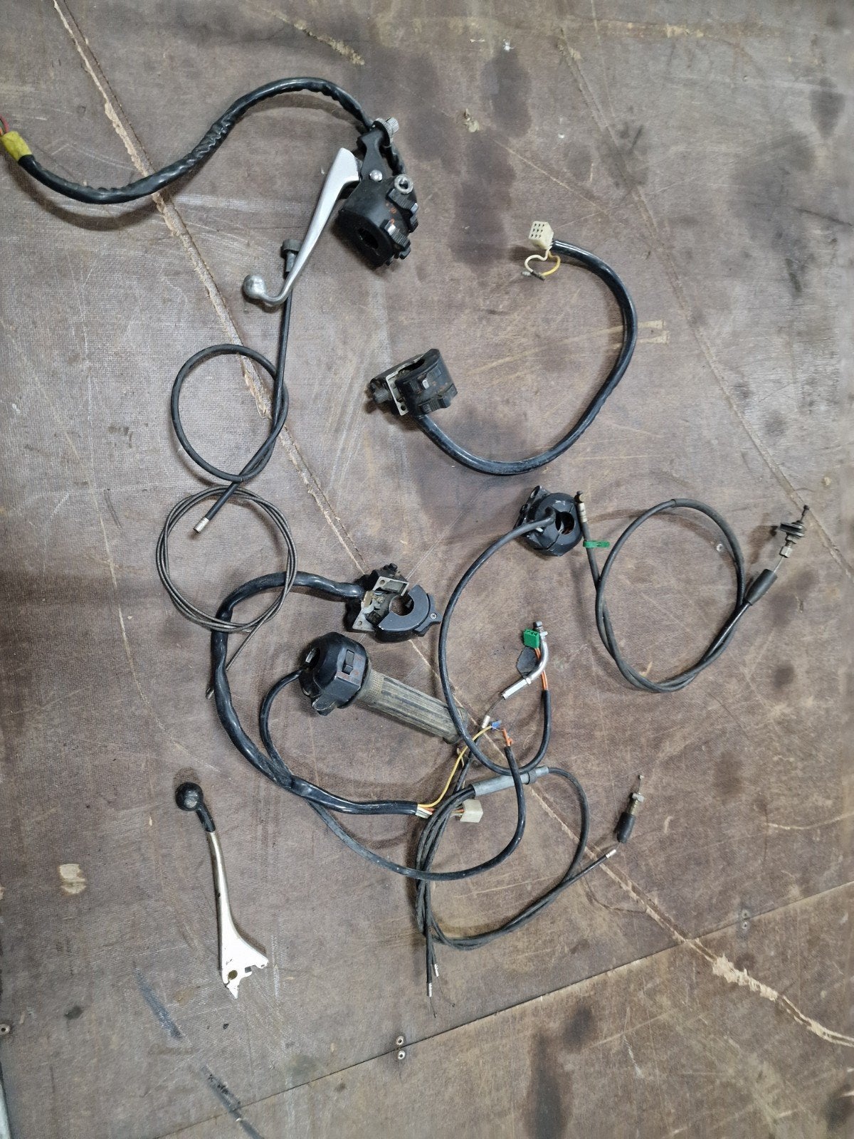 Suzuki GT250 stuurhendel materiaal en lichtschakelaars., Ophalen of Verzenden, Overige typen, Overige merken