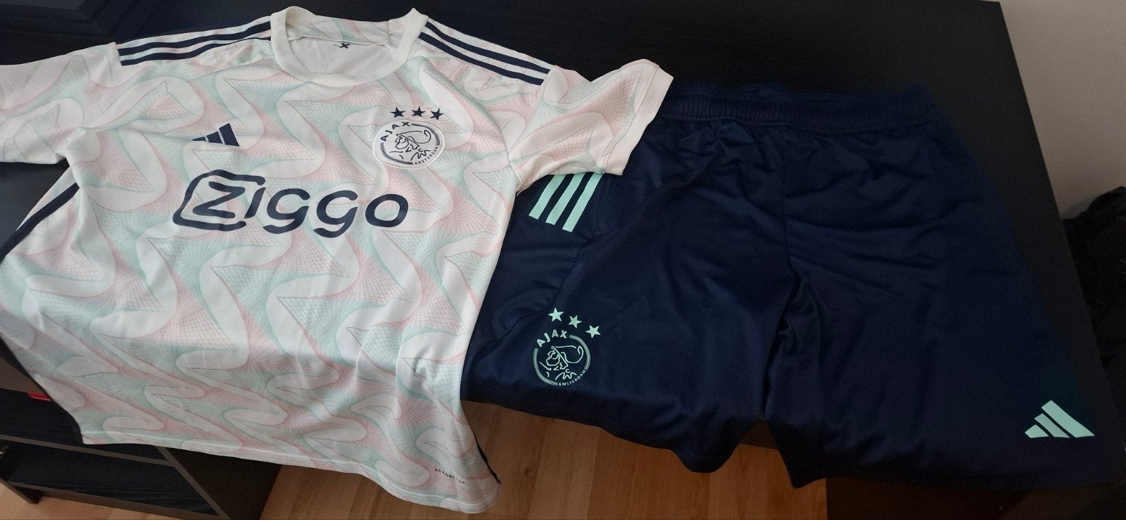 Adidas Ajax Amsterdam Sportsetje maat M, Sport en Fitness, Voetbal, Ophalen, Zo goed als nieuw, Set