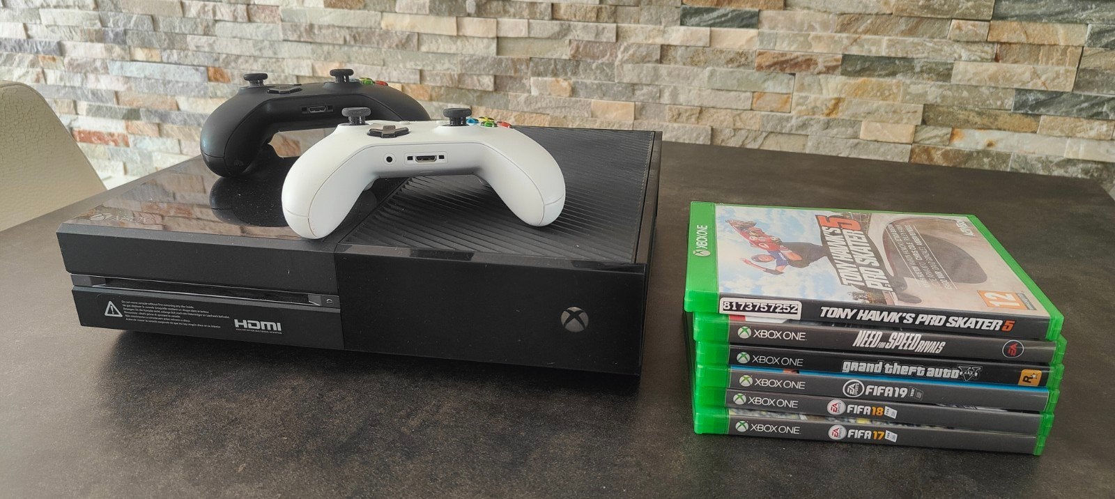 Xbox One met 2 controllers en 6 games, Spelcomputers en Games, Ophalen, Gebruikt, Vanaf 18 jaar, 2 spelers