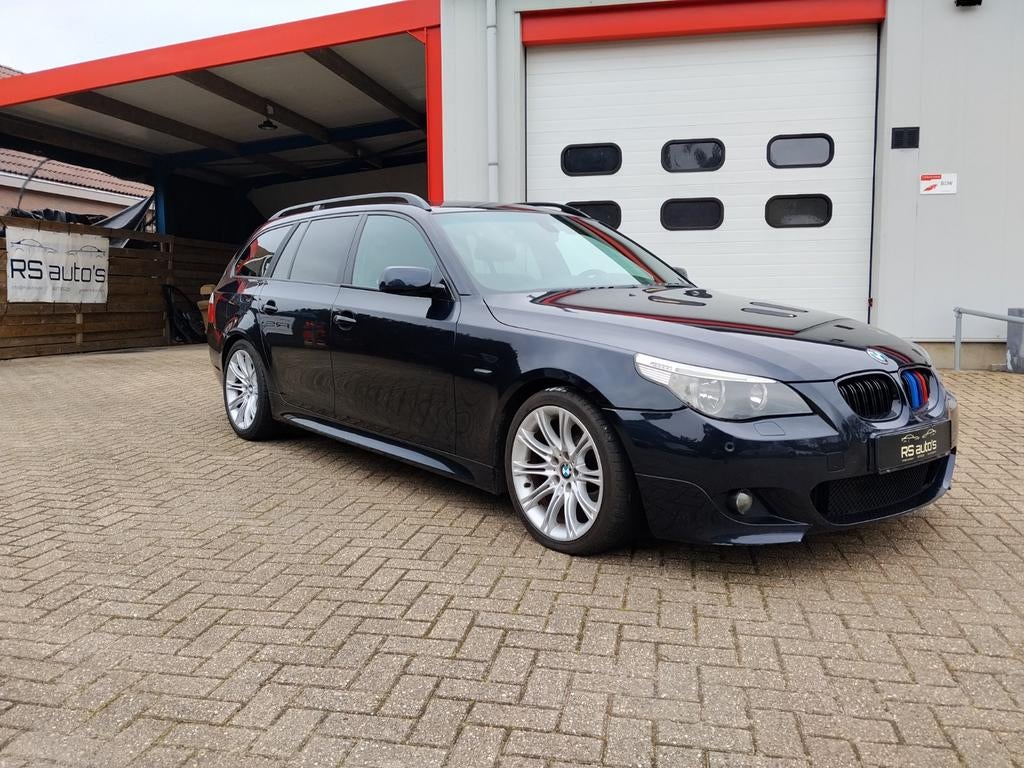 BMW 523i E61 2005 Zwart M-Pakket, Auto's, BMW, Achterwielaandrijving, Zwart, 2497 cc, 1535 kg