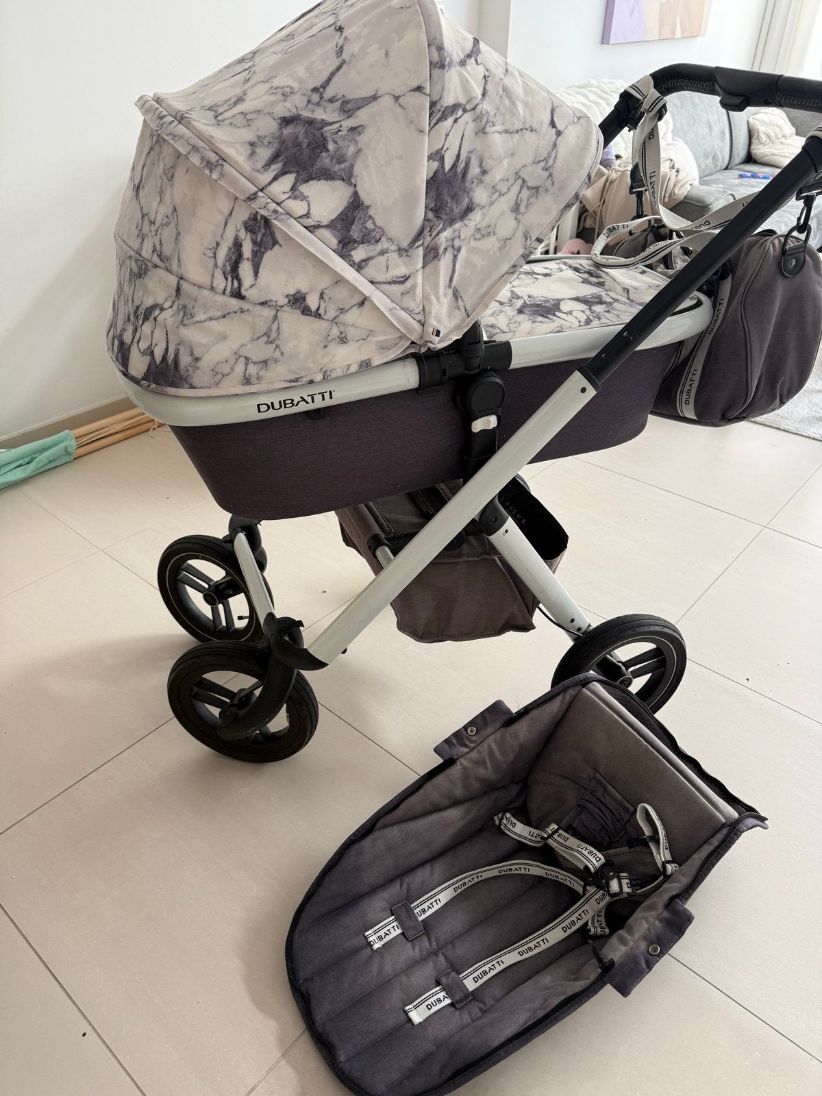 Dubatti kinderwagen met reiswieg en zitje - Marmerlook, Gebruikt, Combiwagen, Met reiswieg, Ophalen