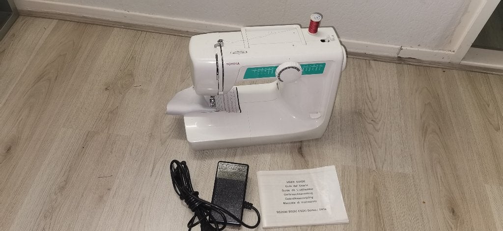 Naaimachine Toyota RS2000 BSDU, Ophalen of Verzenden, Zo goed als nieuw, Naaimachine, Overige merken