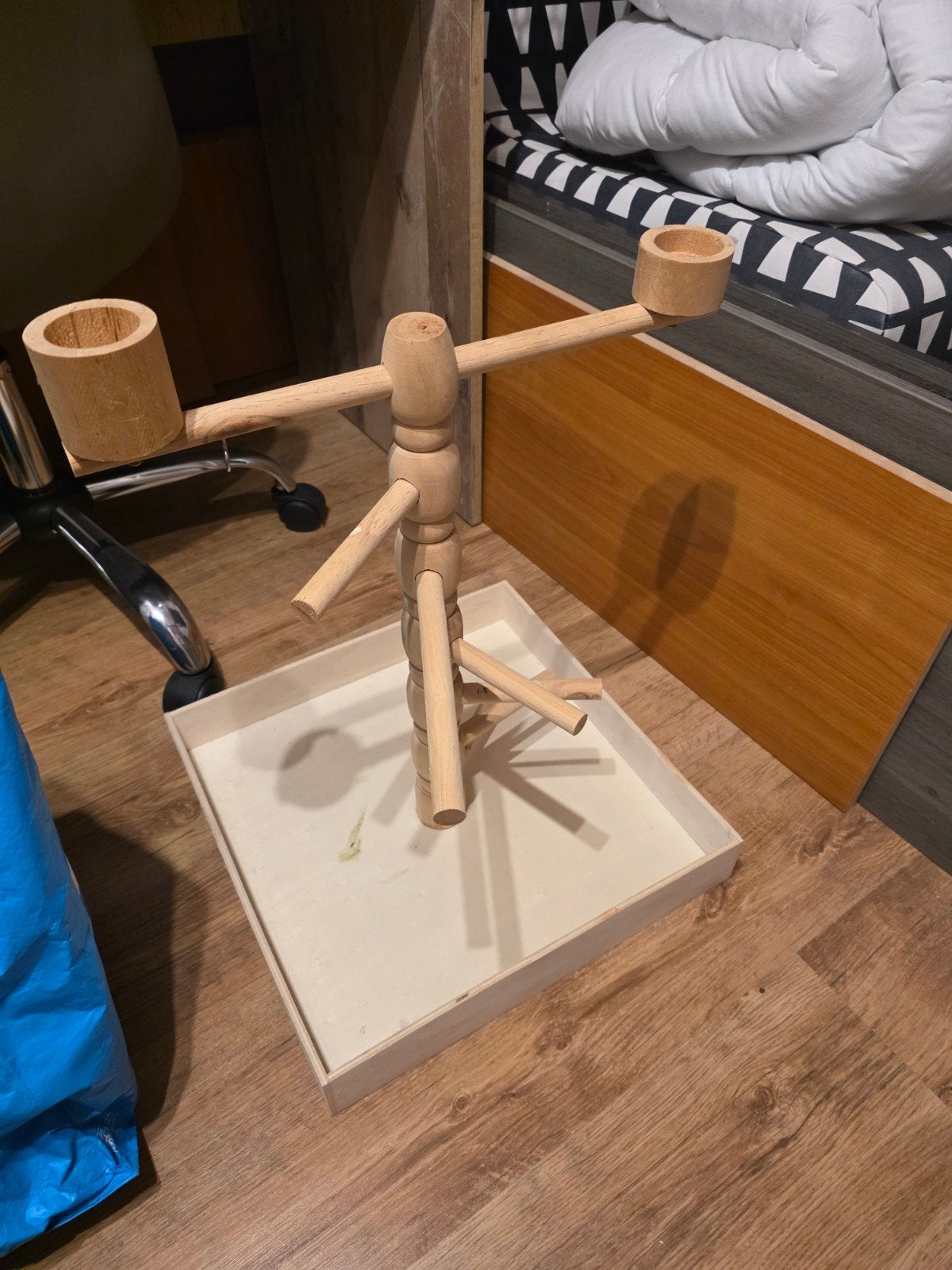 Houten papegaaien speelstandaard met voerbakjes, Ophalen, Gebruikt