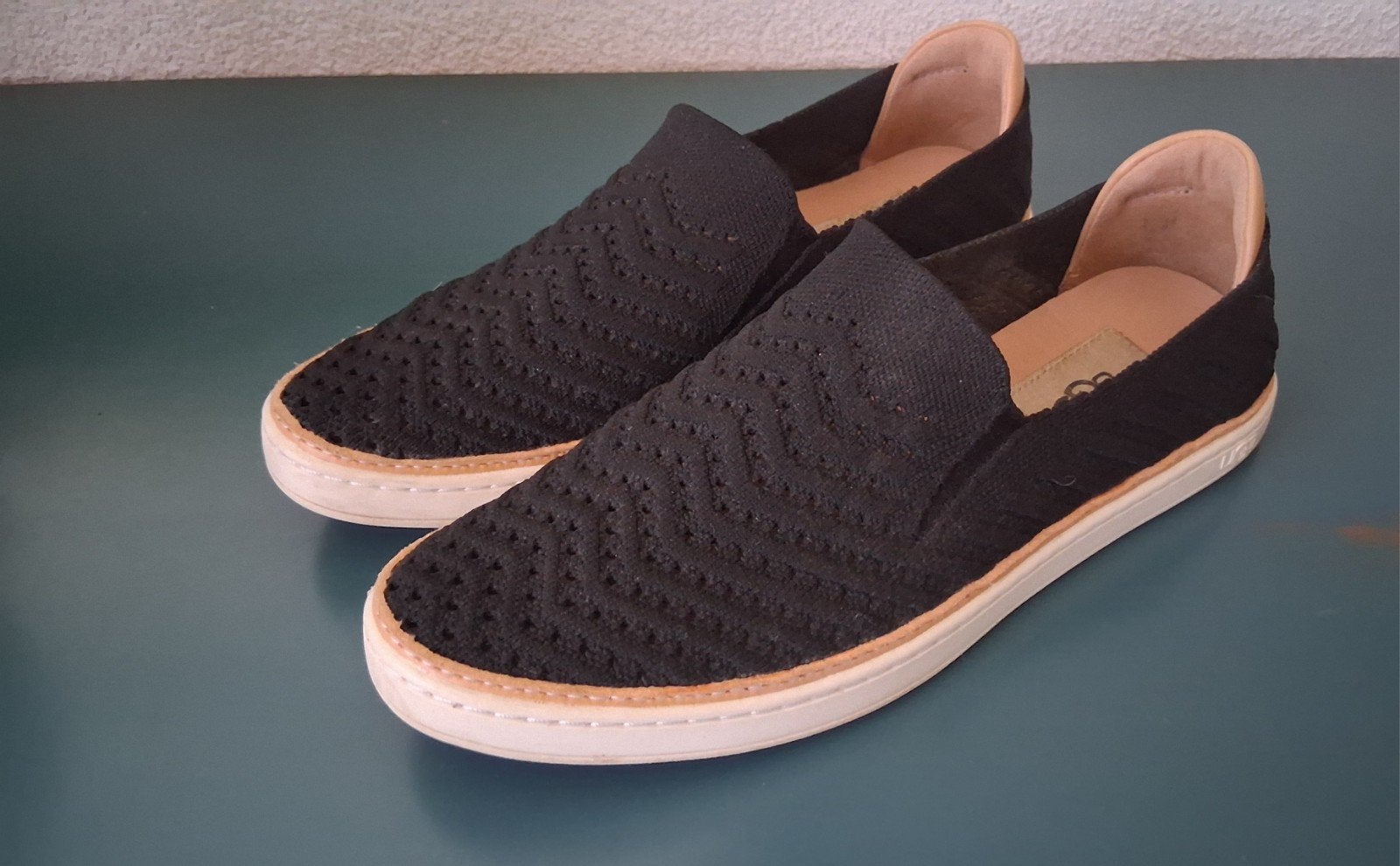 UGG Instappers Zwart Maat 39 - Zo goed als nieuw, UGG, Ophalen of Verzenden, Zo goed als nieuw, Instappers