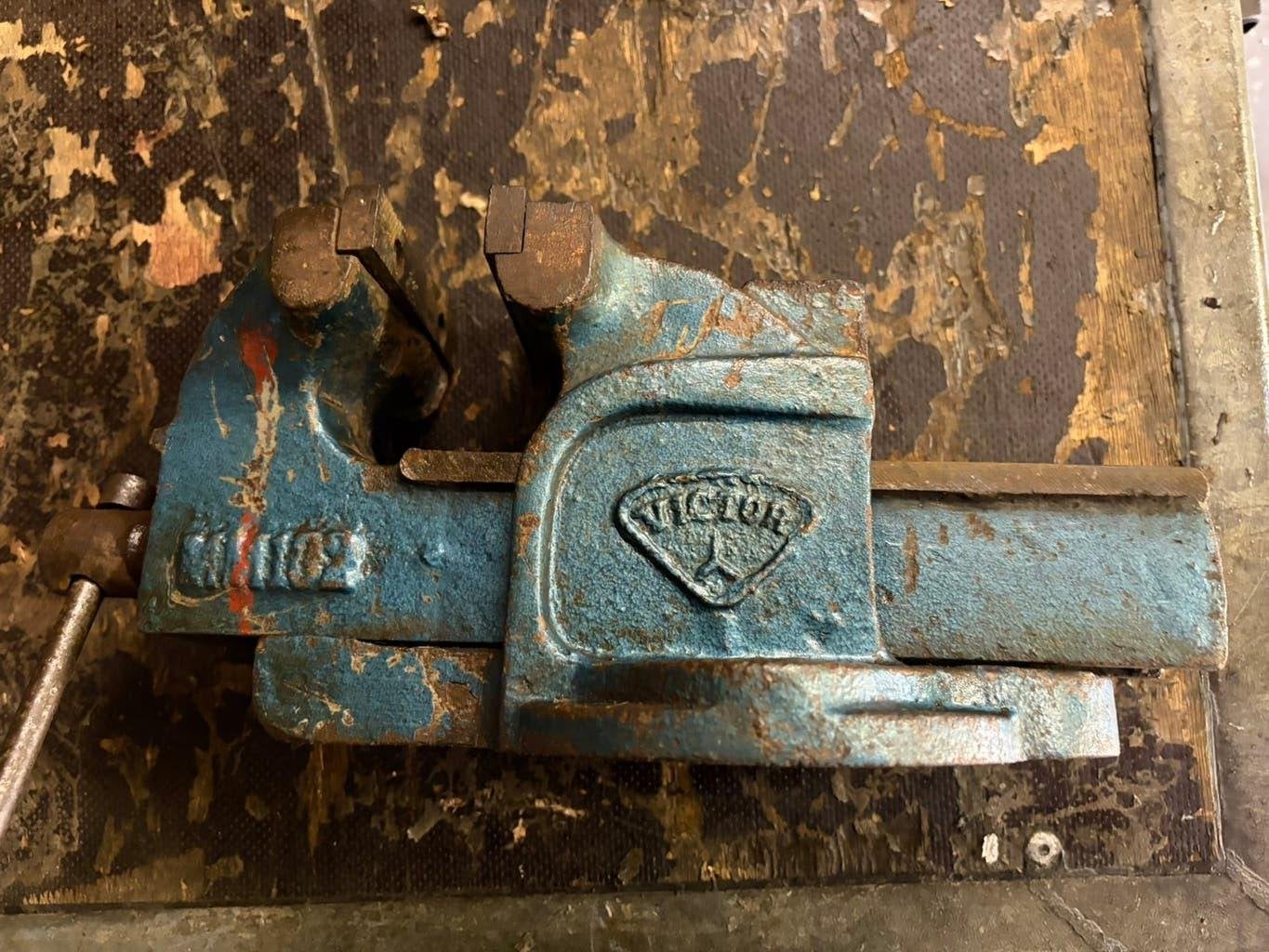 Bankschroef Victor type MM 132: 135mm span opening 100cm br, Ophalen, Gebruikt, Bankschroef, Overige merken