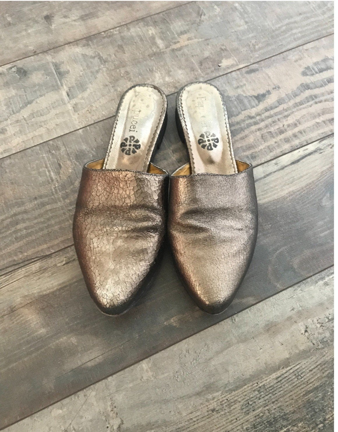 Bronskleurige Handgemaakte Leren Slippers van Papucei, Kleding | Dames, Slippers, Overige kleuren, Ophalen of Verzenden, Zo goed als nieuw
