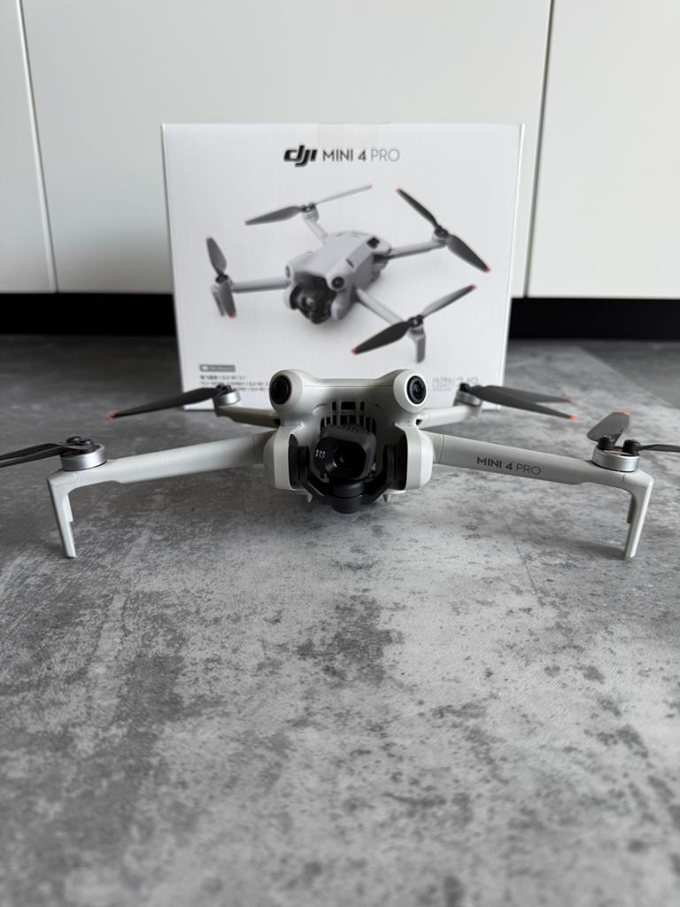 DJI Mini 4 Pro Fly More Combo met RC 2 Controller, 30 tot 45 minuten, Cameradrone, Extra accu('s), Ophalen of Verzenden