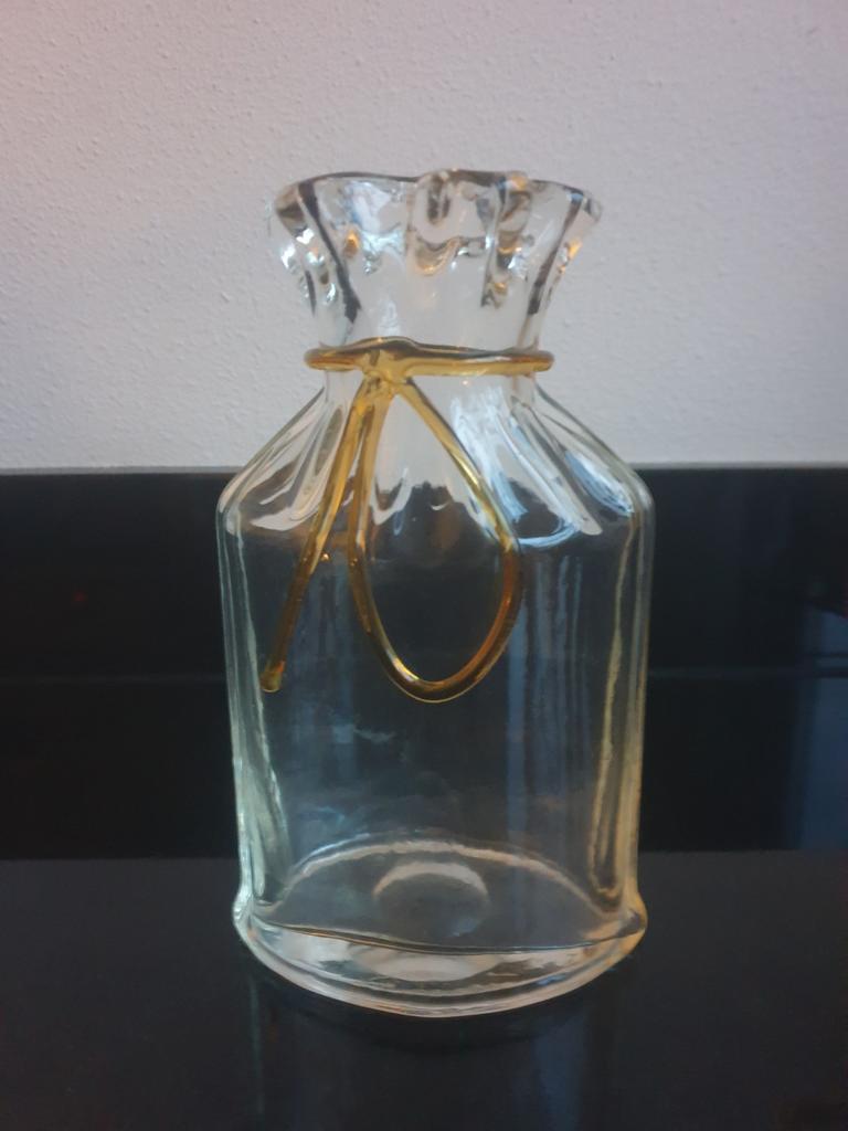 Decoratieve glazen vaas met gouden accent, Huis en Inrichting, Woonaccessoires | Vazen, Overige kleuren, Ophalen of Verzenden