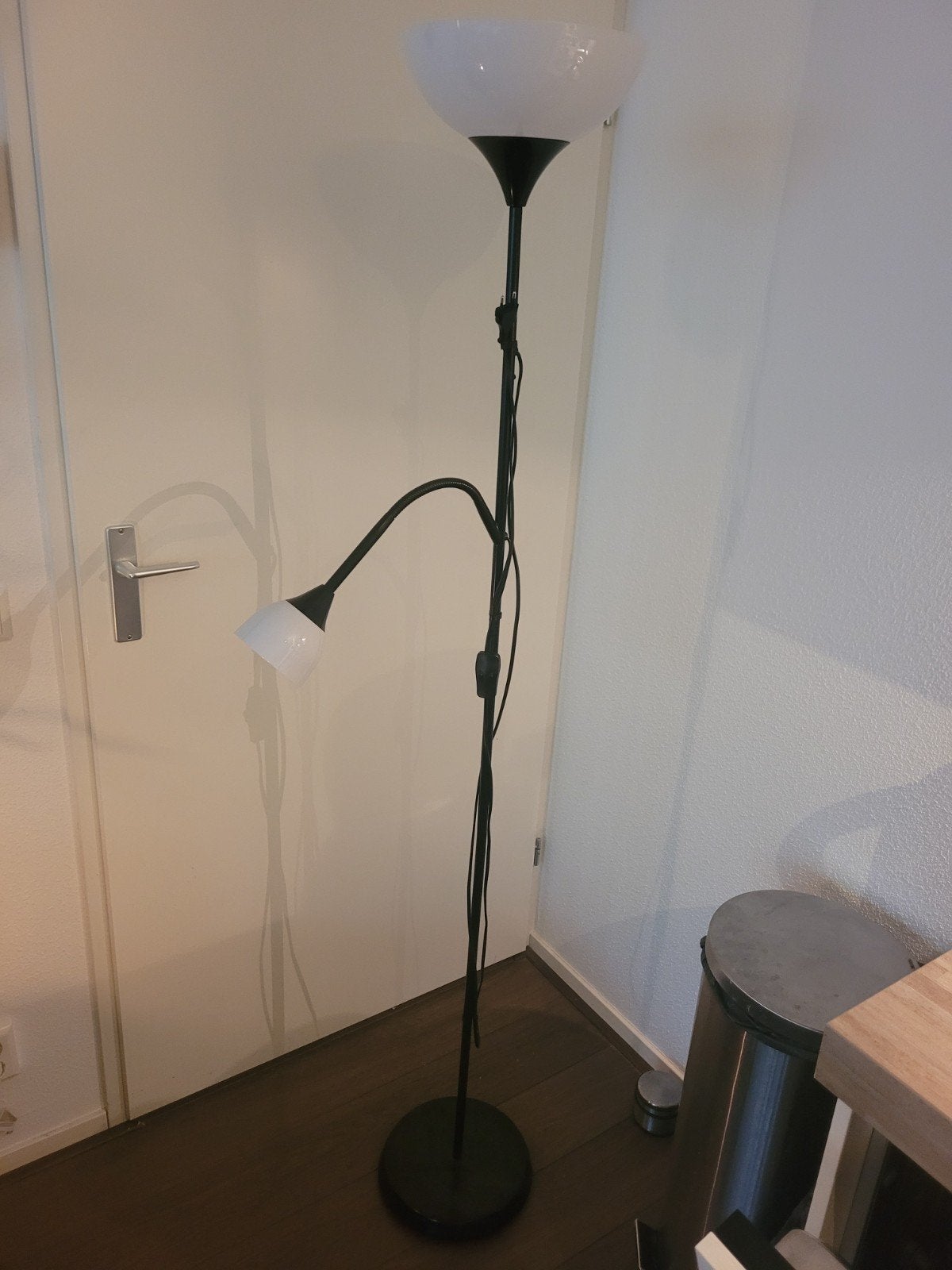 IKEA Hoeklamp met leeslamp - Zwart/Wit, Ophalen, Gebruikt, E27 (groot), Modern