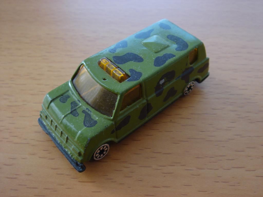 Leger camouflage auto, Ophalen of Verzenden, Gebruikt
