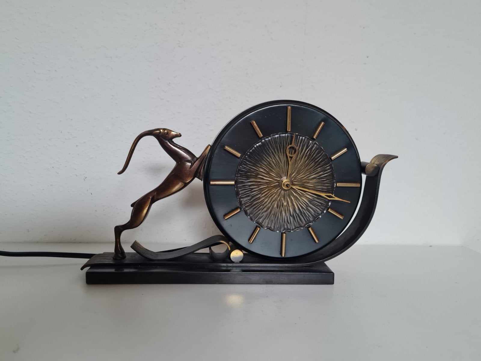 Art Deco bronzen klok Johannes Bosma AWU met Gazelle sculpt., Ophalen of Verzenden