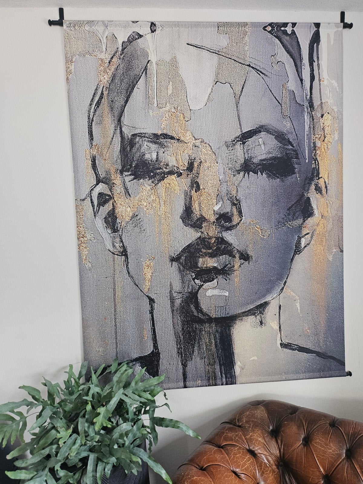 Modern Wandkleed 'Vrouw' - Grijs/Goud, 130x170 cm, Huis en Inrichting, Ophalen, Zo goed als nieuw, Met ophangsysteem, Grijs