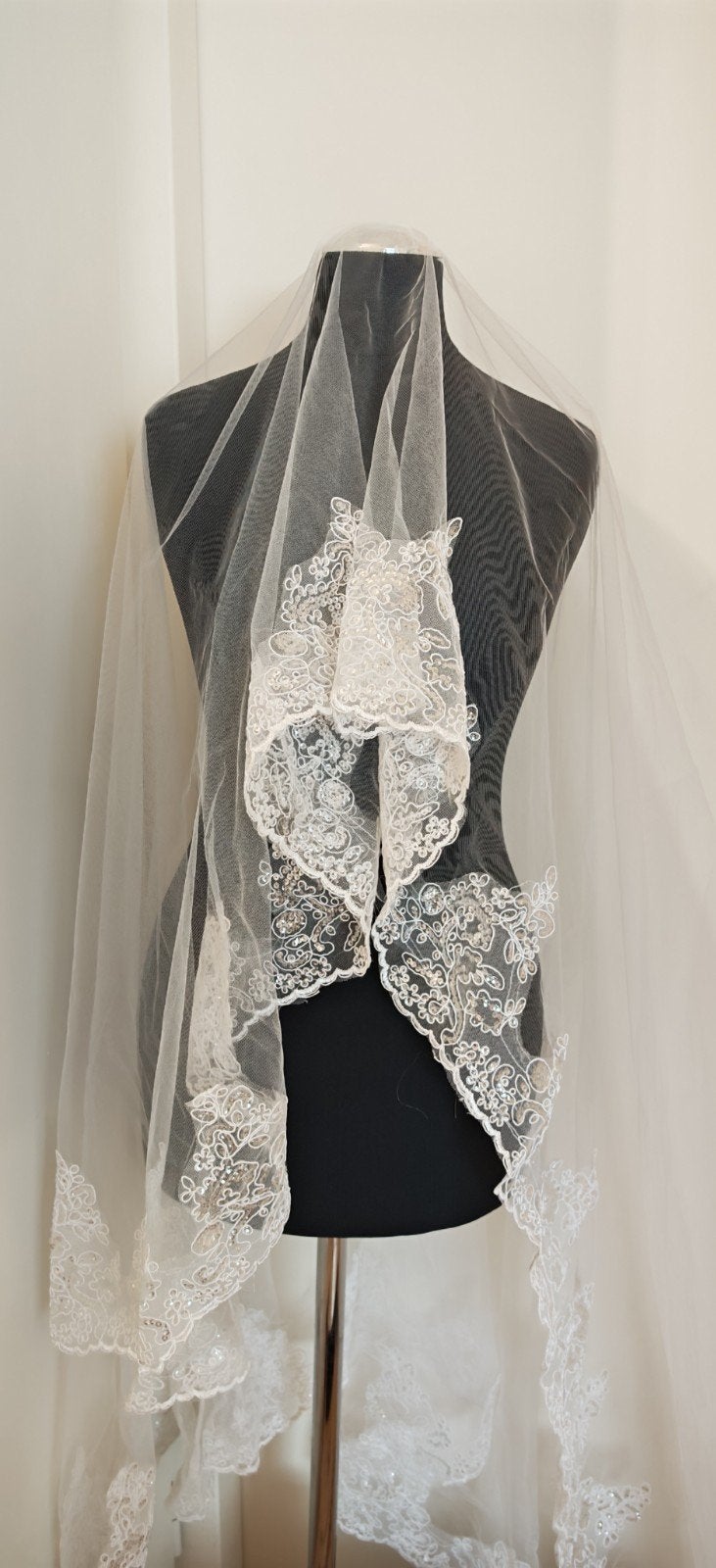Elegante Bruidssluier met Kant en Pailletten, Wit, Nieuw, Ophalen of Verzenden, Onbekend