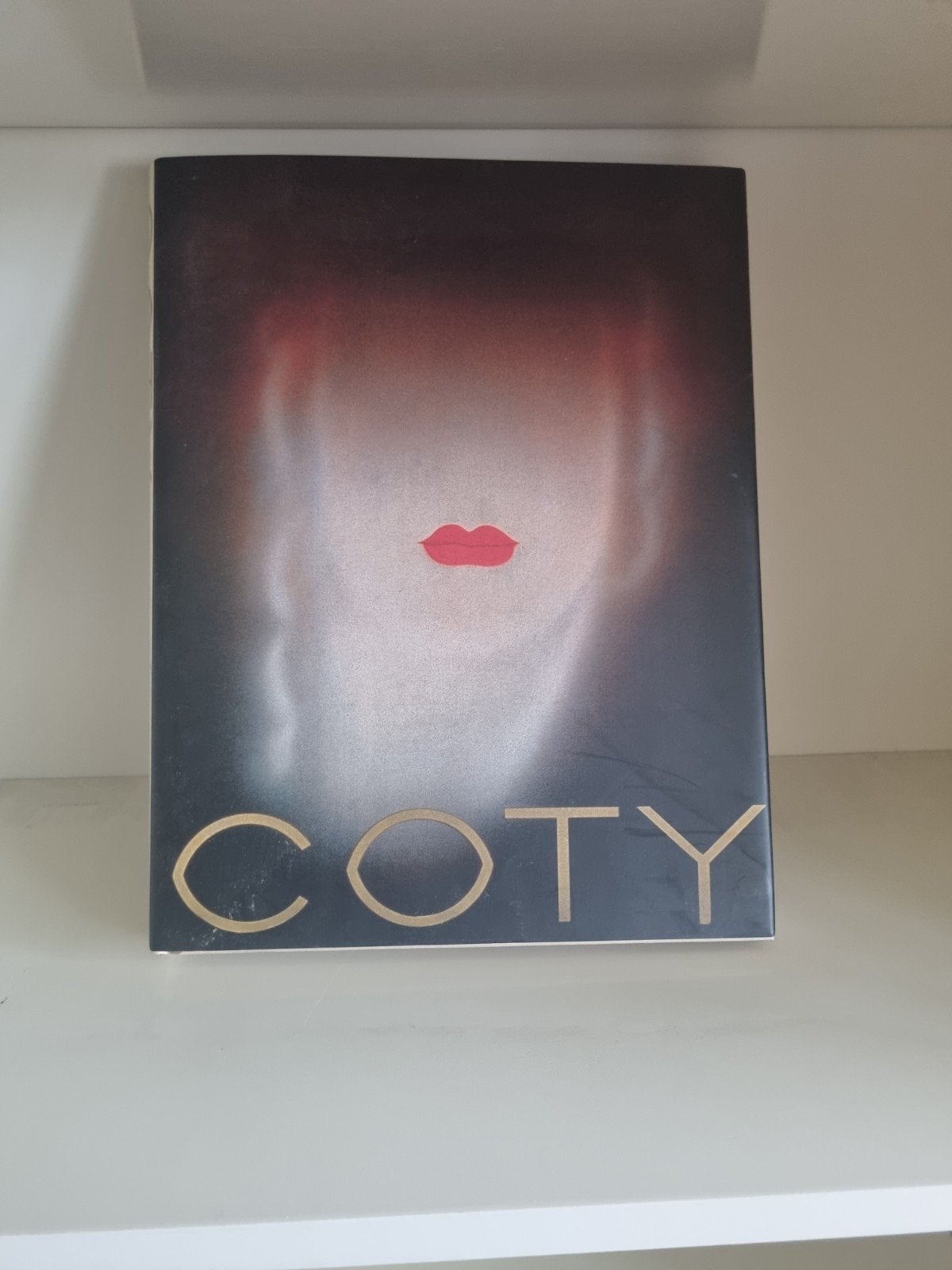 Coty - Een prachtig boek over het iconische parfumhuis, Ophalen, Zo goed als nieuw, Onbekend, Europa overig