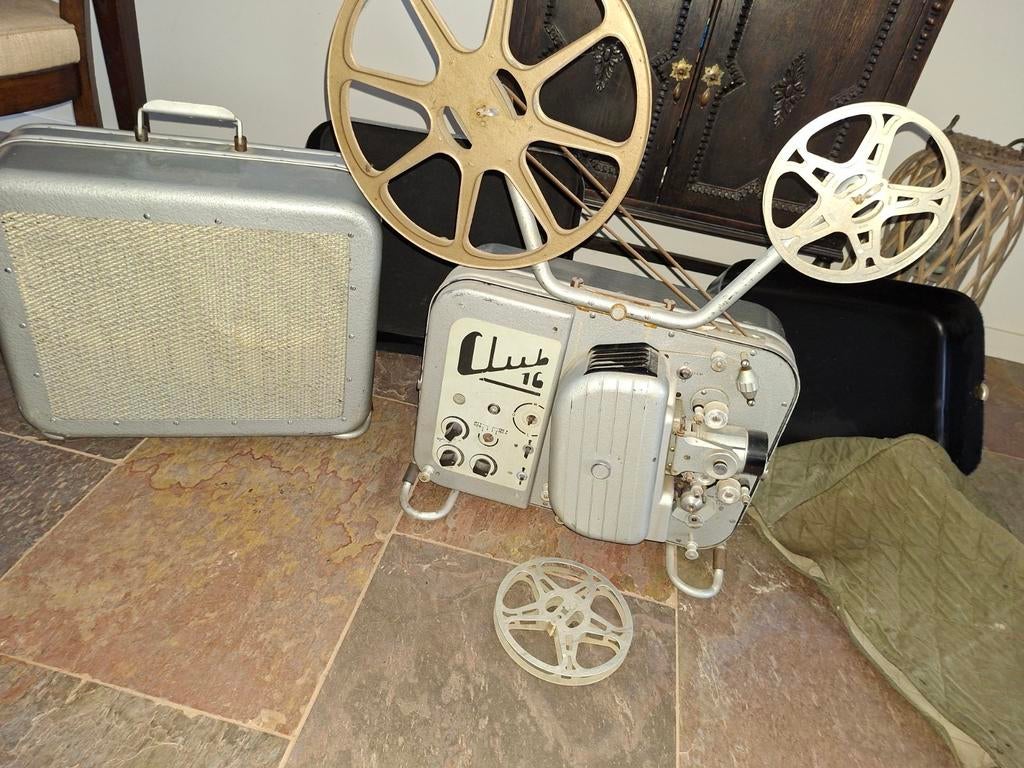 Club 16  filmprojector  .... zie fotos ... zoldervondst, Ophalen