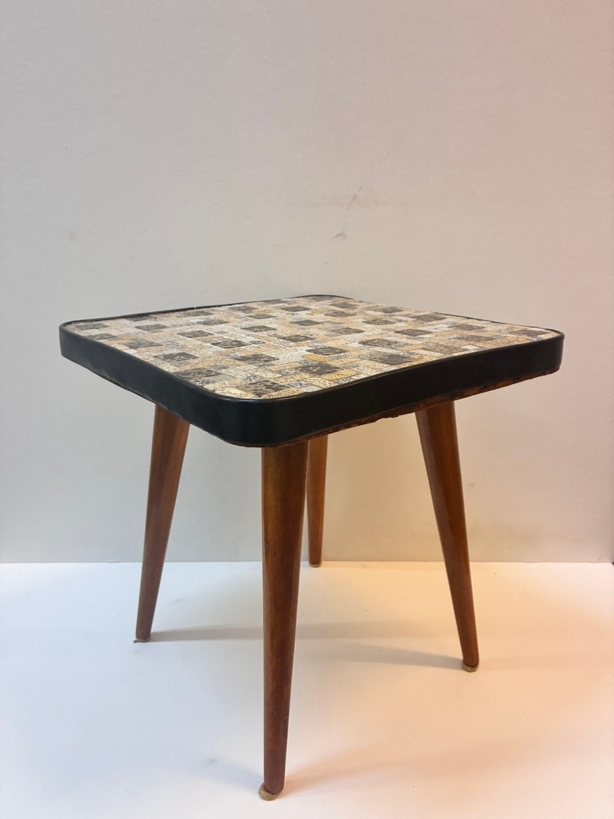 Vintage bijzettafeltje, plantentafeltje, Huis en Inrichting, Krukjes, Ophalen of Verzenden, Gebruikt, Hout