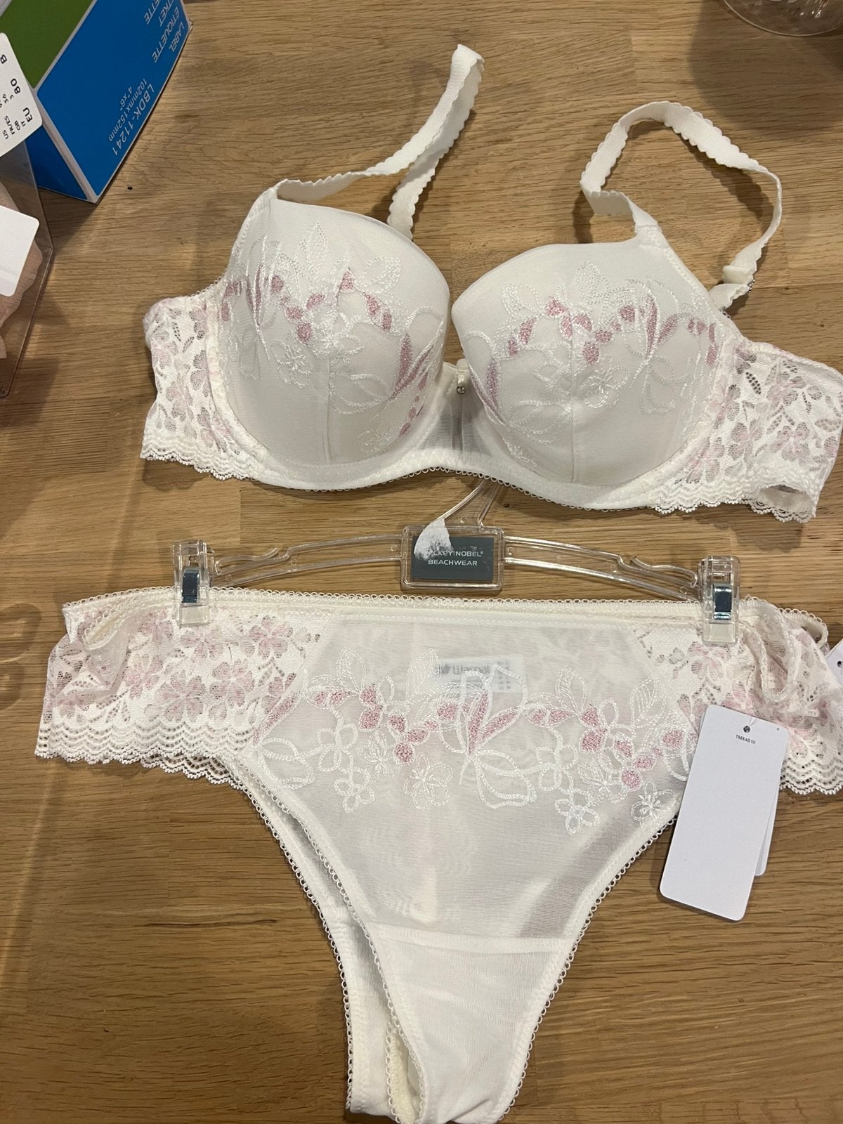 Wacoal bh maat 80B string M NIEUW!! Set Nu €35,-, Ophalen of Verzenden, Setje