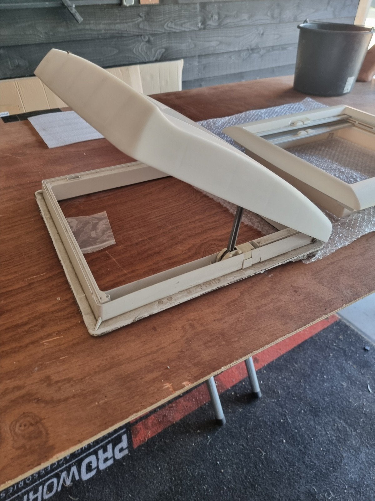 Dakluik Fiamma kompleet goed werkend 40x40, Ophalen
