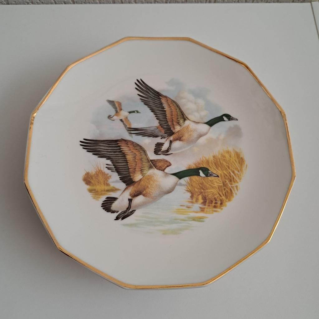 (r) Hoekig bord op voet P. Pastaud Limoges, Antiek en Kunst, Ophalen