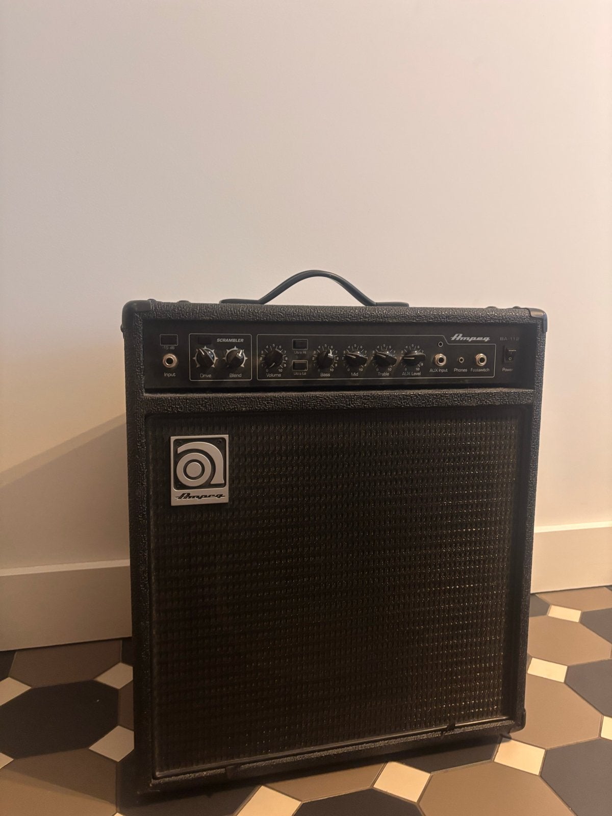 Ampeg BA-112 basgitaarversterker, Ophalen, Gebruikt, Basgitaar, Minder dan 50 watt