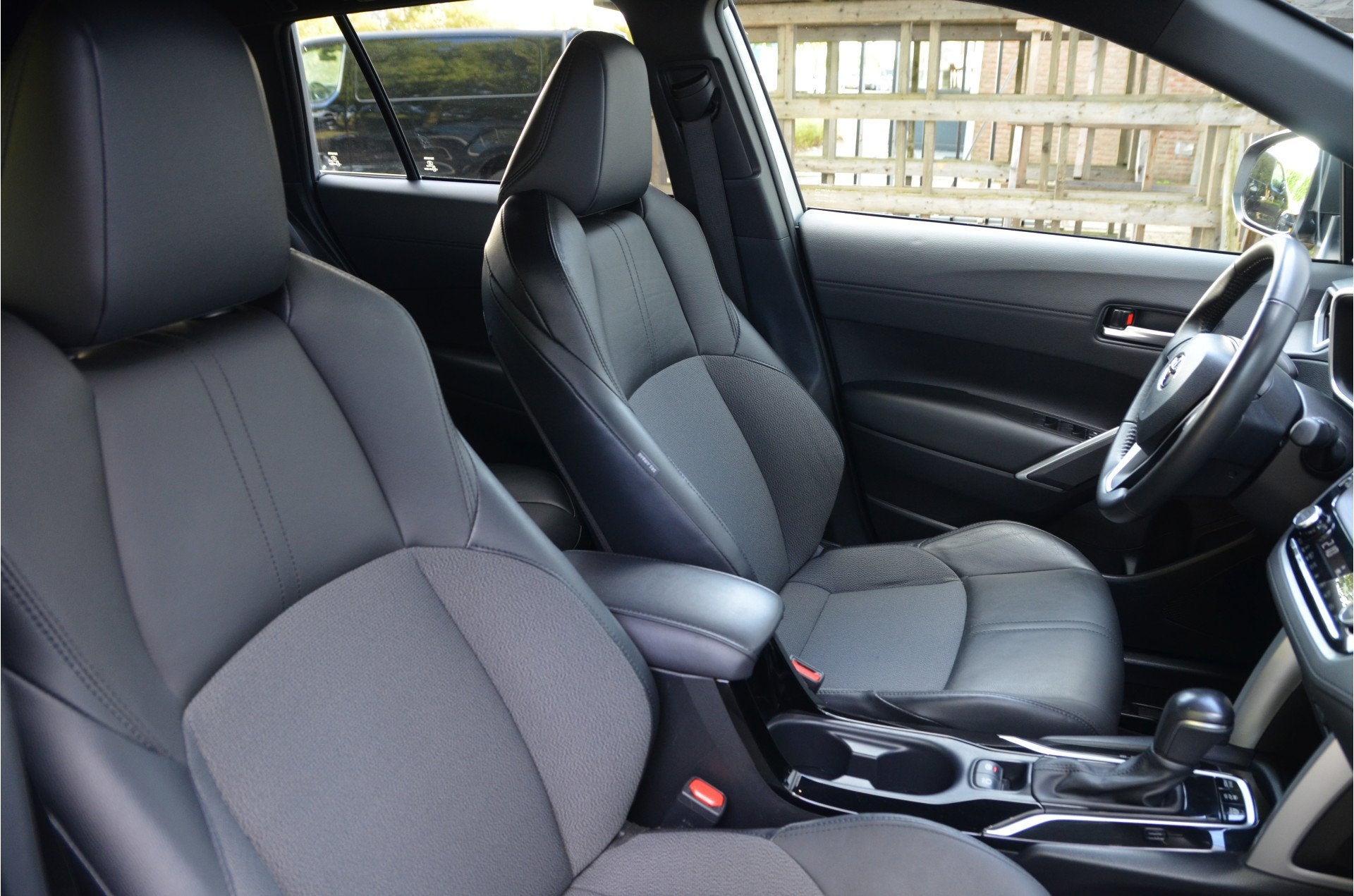 Toyota Corolla Cross Hybrid 140 Style + Premium Pack I Panor, Auto's, Gebruikt, 4 cilinders, Leder en Stof, 98 pk