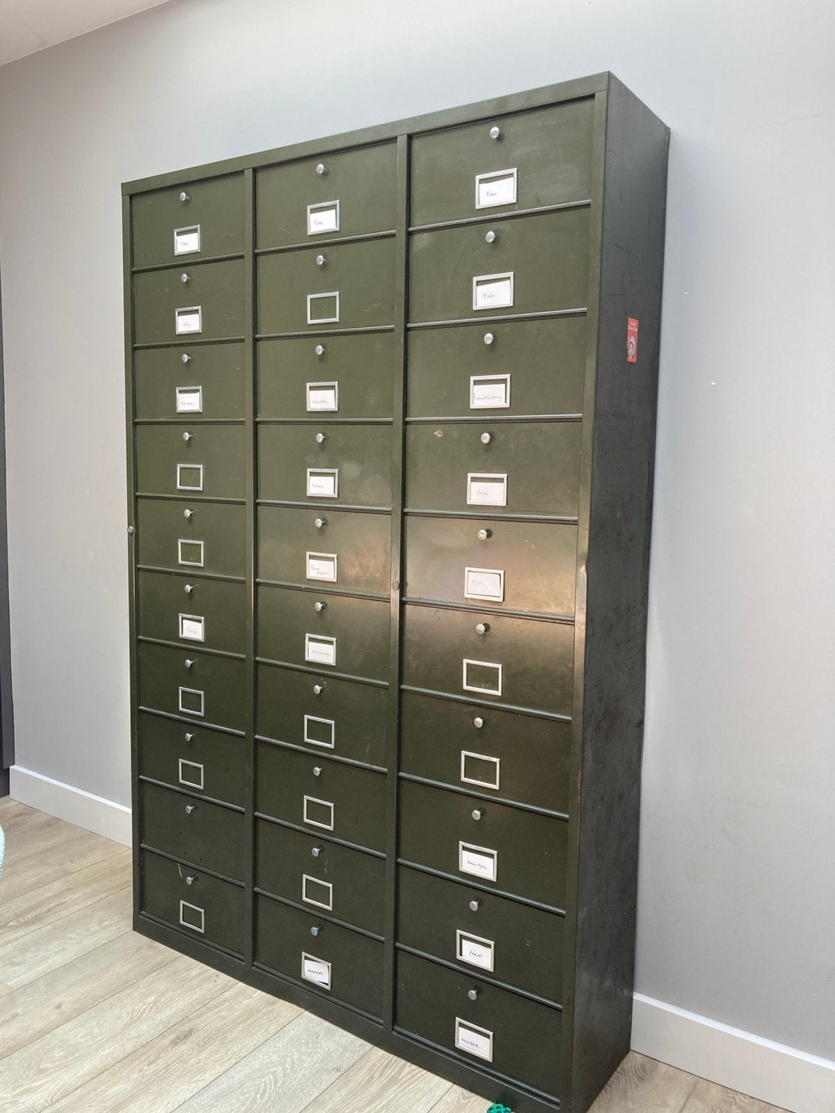 Vintage oude Franse metalen kleppen / vakken kast, Ophalen of Verzenden, Gebruikt